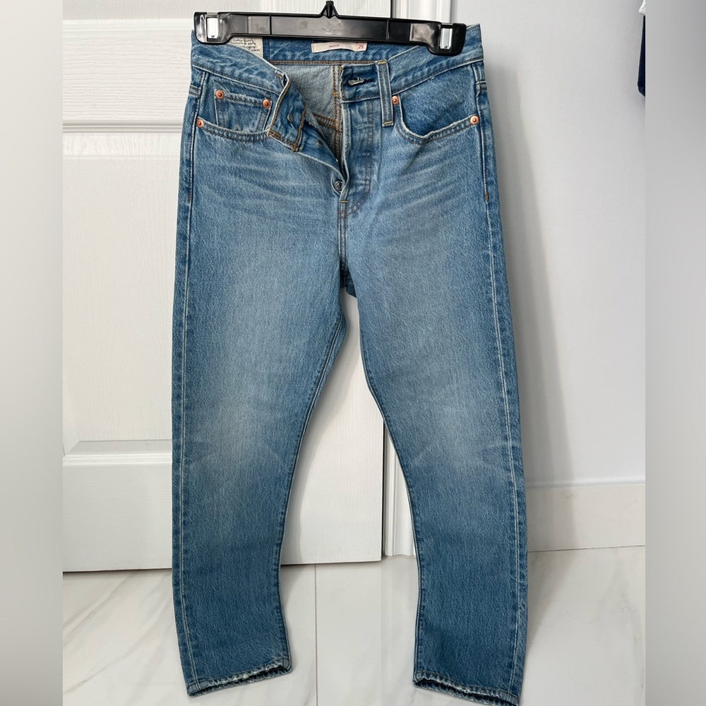 LEVI JEANS size 25 straight leg style